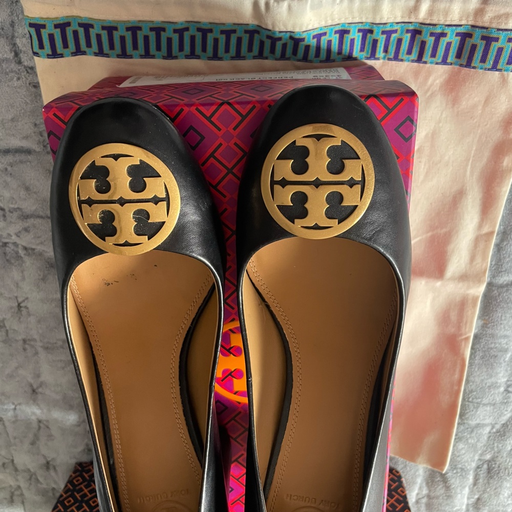 Like new ***TORY BURCH Benton black pump***